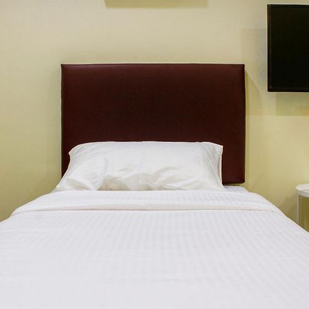 Oyo 90090 Roselyn Inn 2 Pasir Gudang Eksteriør billede