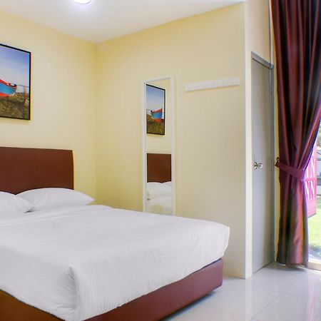 Oyo 90090 Roselyn Inn 2 Pasir Gudang Eksteriør billede