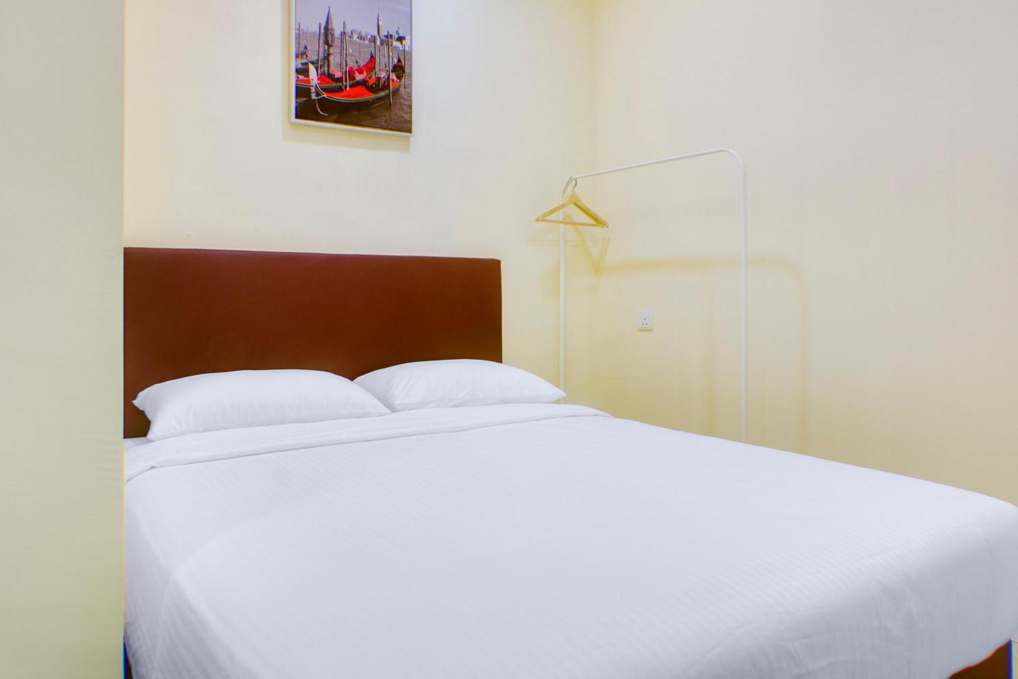 Oyo 90090 Roselyn Inn 2 Pasir Gudang Eksteriør billede