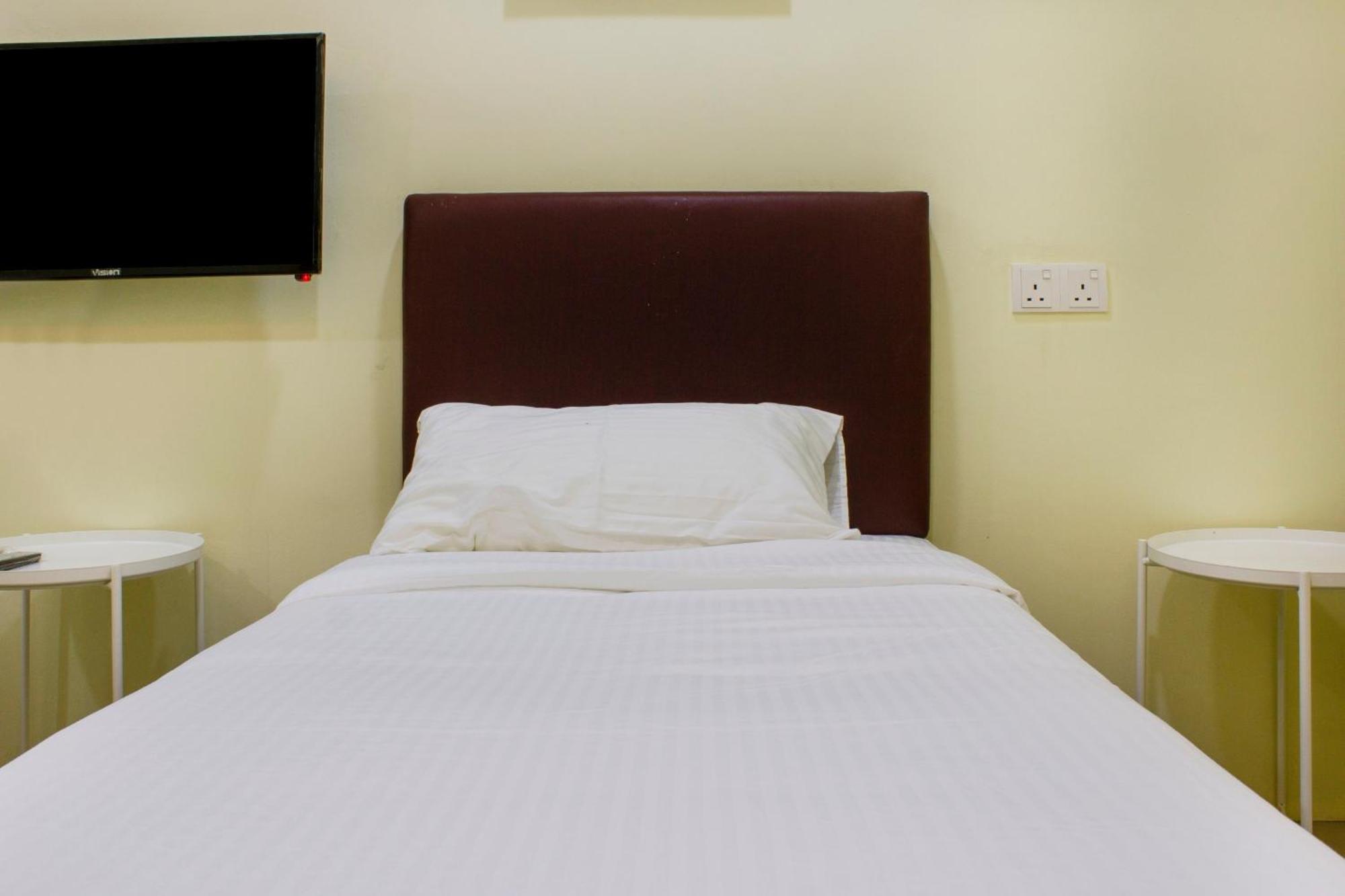 Oyo 90090 Roselyn Inn 2 Pasir Gudang Eksteriør billede