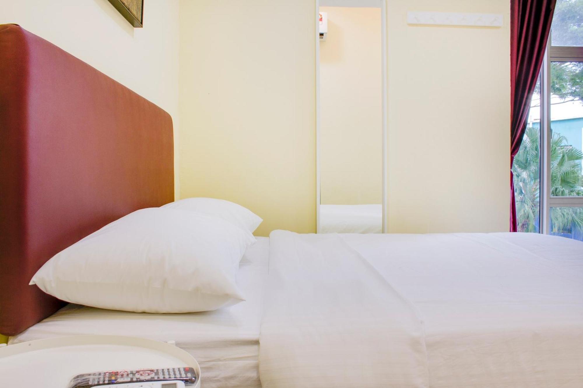 Oyo 90090 Roselyn Inn 2 Pasir Gudang Eksteriør billede